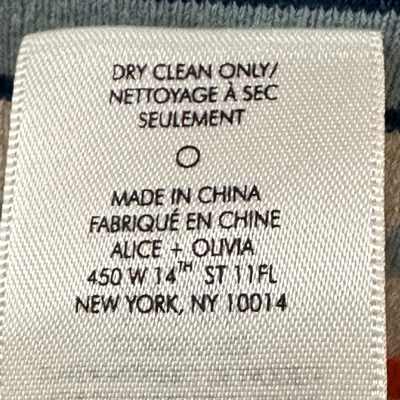 Alice & Olivia Kenia Ruffle Sleeve Top NWOT! - Picture 6 of 6